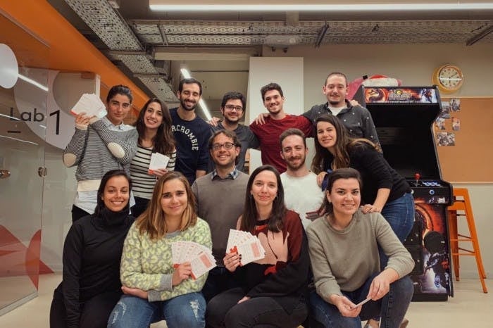Foto de un grupo de 13 personas que participo del taller de coaching. 